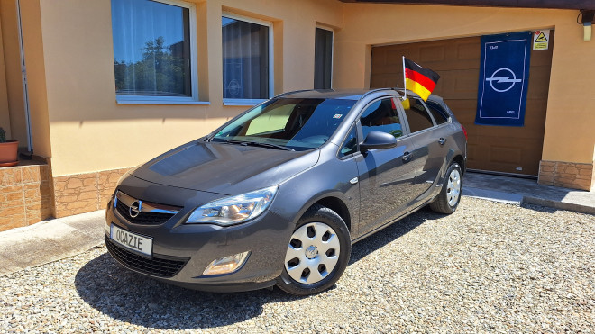Opel Astra 2012