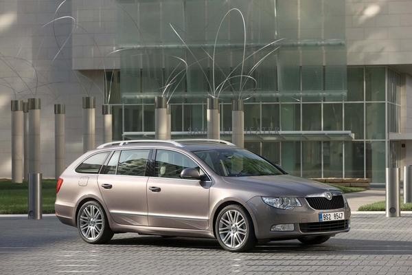 Noua Skoda Superb Combi