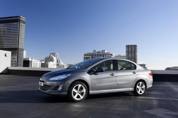 Peugeot 408 sedan